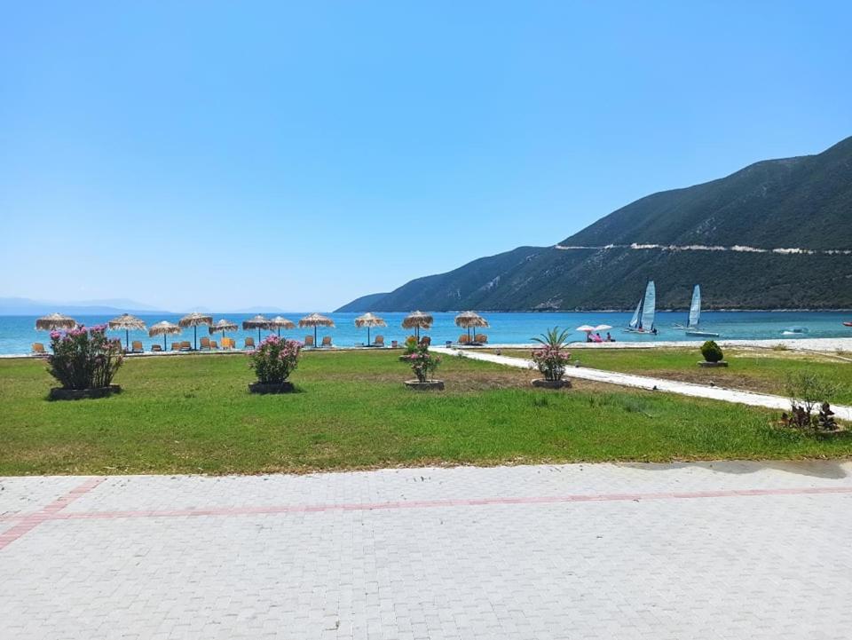 Sunwaves Beach Hotel Vasilikí Exterior foto